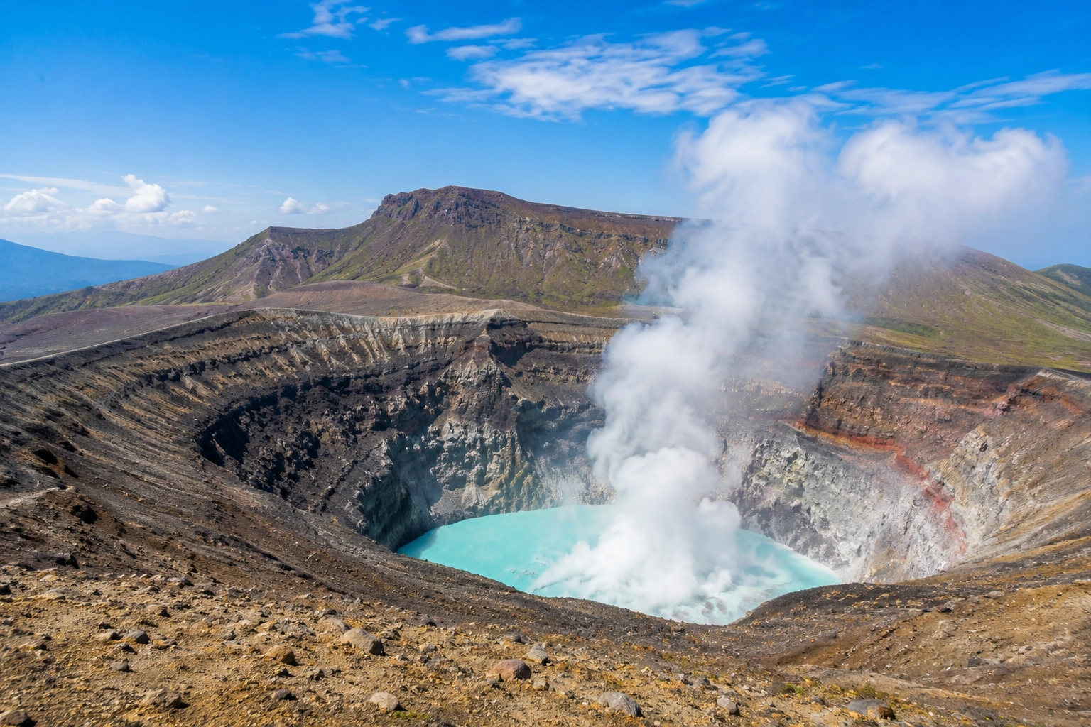 1785979724519903.webp 阿苏中岳火山口.webp